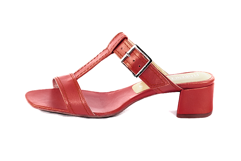 Cardinal red women's fully open mule sandals. Square toe. Low flare heels. Profile view - Florence KOOIJMAN